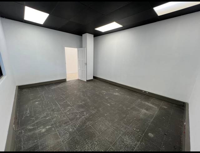 915M² WAREHOUSE TO LET IN LASER PARK